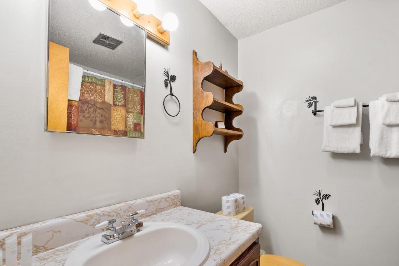 Cozy Condo By Tripp Lake Warrensburg Extérieur photo